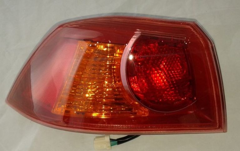Taillight, RH P5996