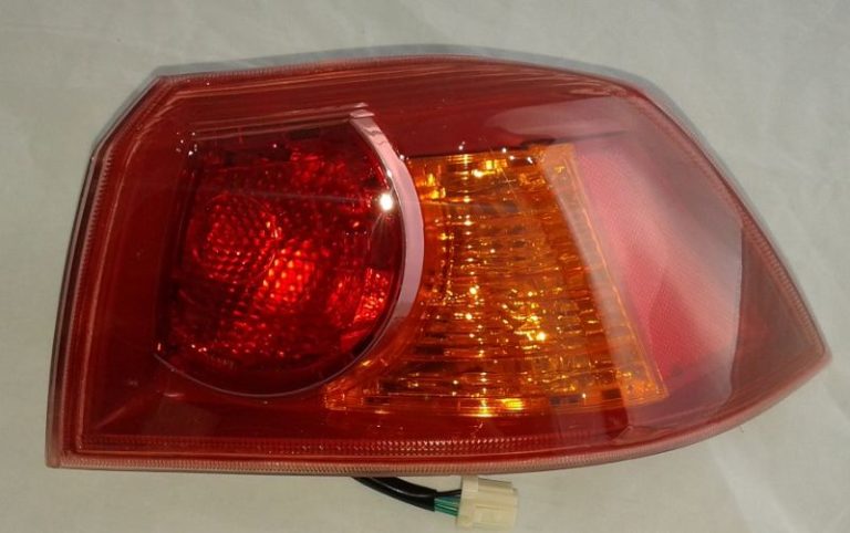 Taillight, LH P5996