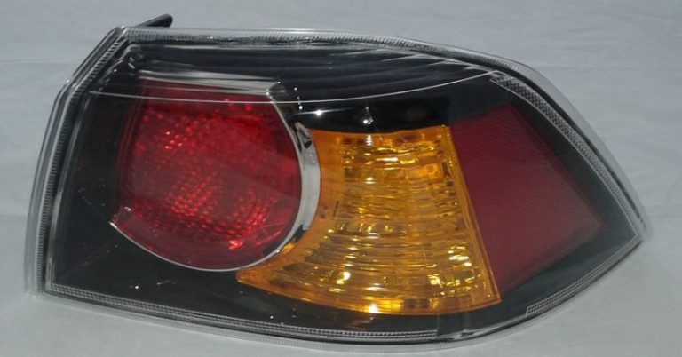 Taillight, RH P5996