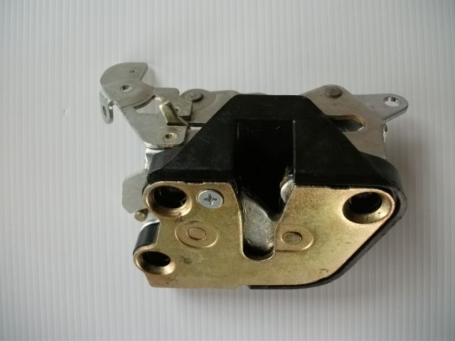 Door Catch Mechanism, RR
